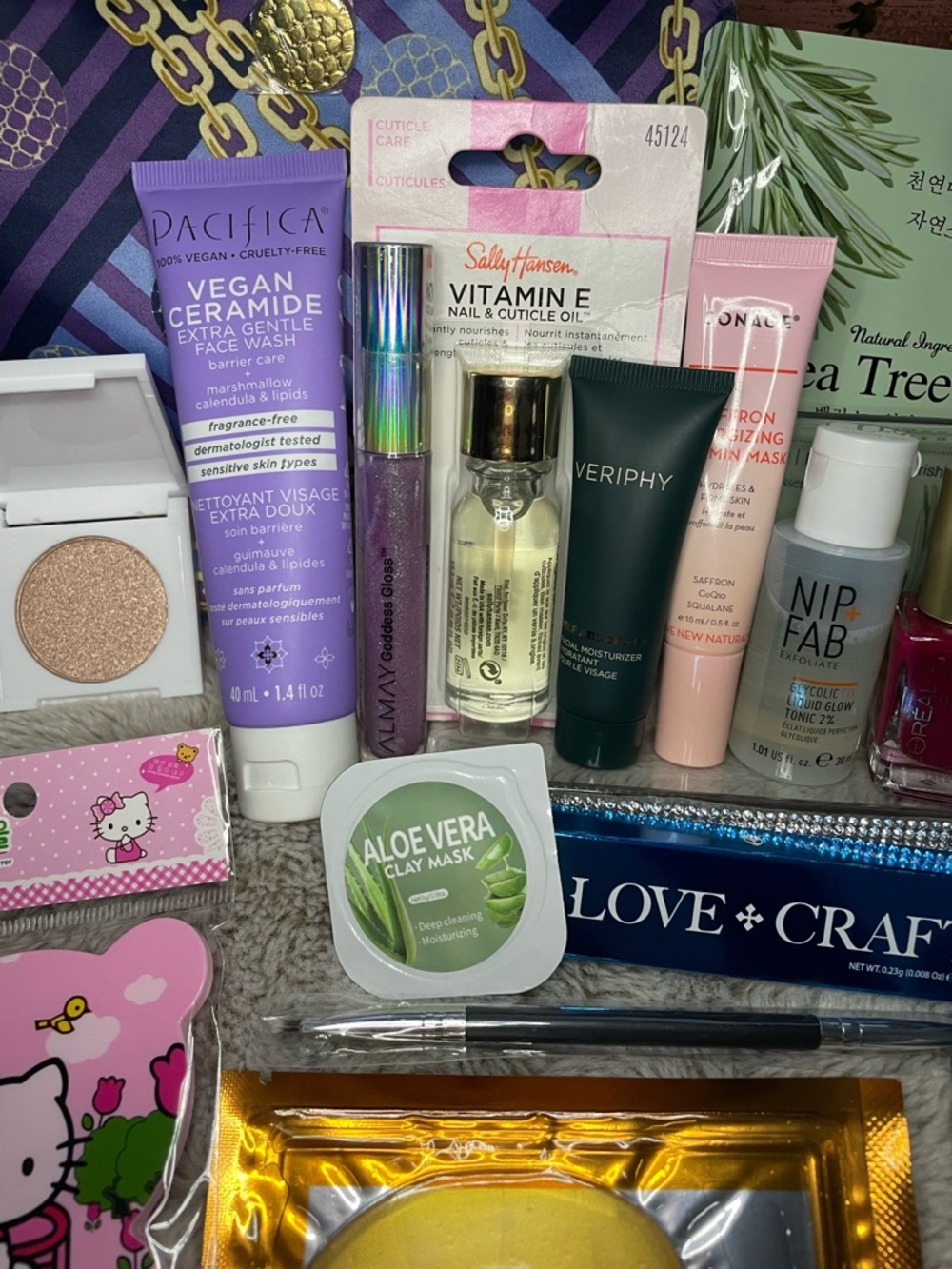 17-Piece Assorted Beauty Bundle - Picture 4 of 9